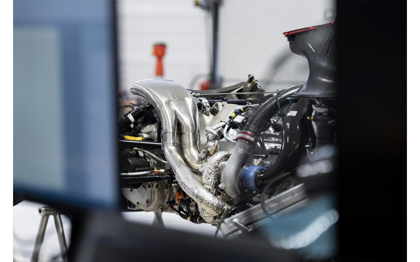ジェネシスの新型ハイパーカー『GMR-001』のV8ツインターボエンジン