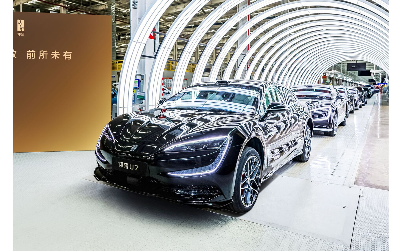 BYDが新エネルギー車(NEV)生産1300万台を達成。高級ブランド「仰望(ヤンワン)」の『U7』がラインオフ