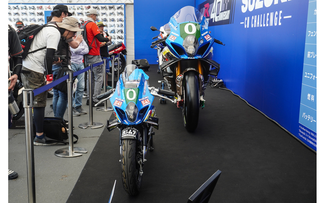 ホンモノの8耐マシン「チームCNチャレンジ」のGSX-R1000Rと「CNチャレンジミニ」(手前)
