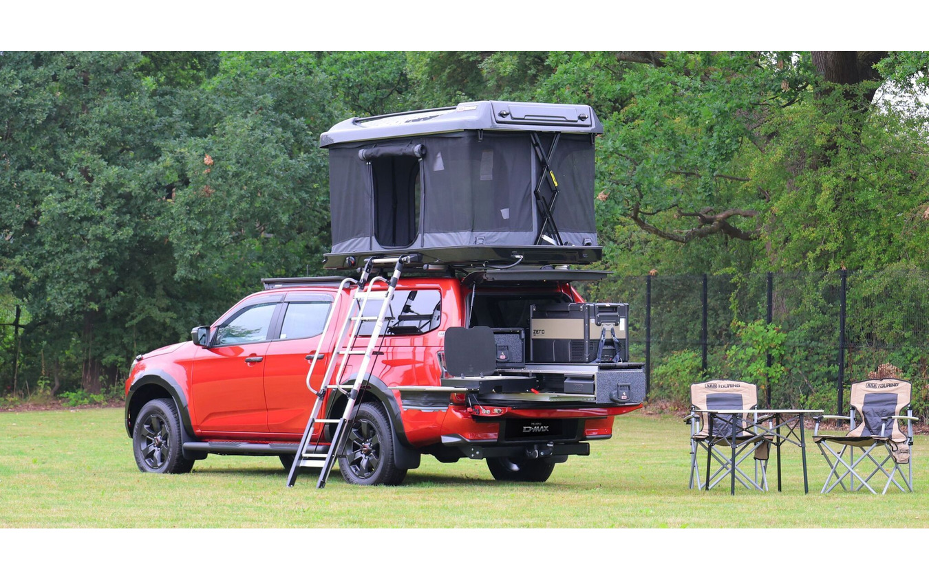いすゞ『D-MAX』の純正アクセサリーとしてARB製の電動アルティチュード・ルーフトップテントを設定