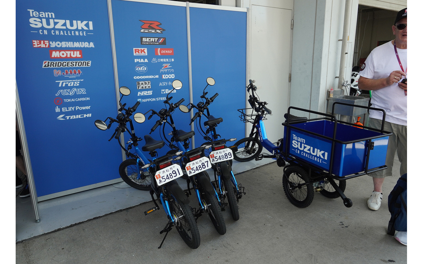 YOSHIMURA SERT MOTUL チームのピットに並べられていた『e-PO(イーポ)』