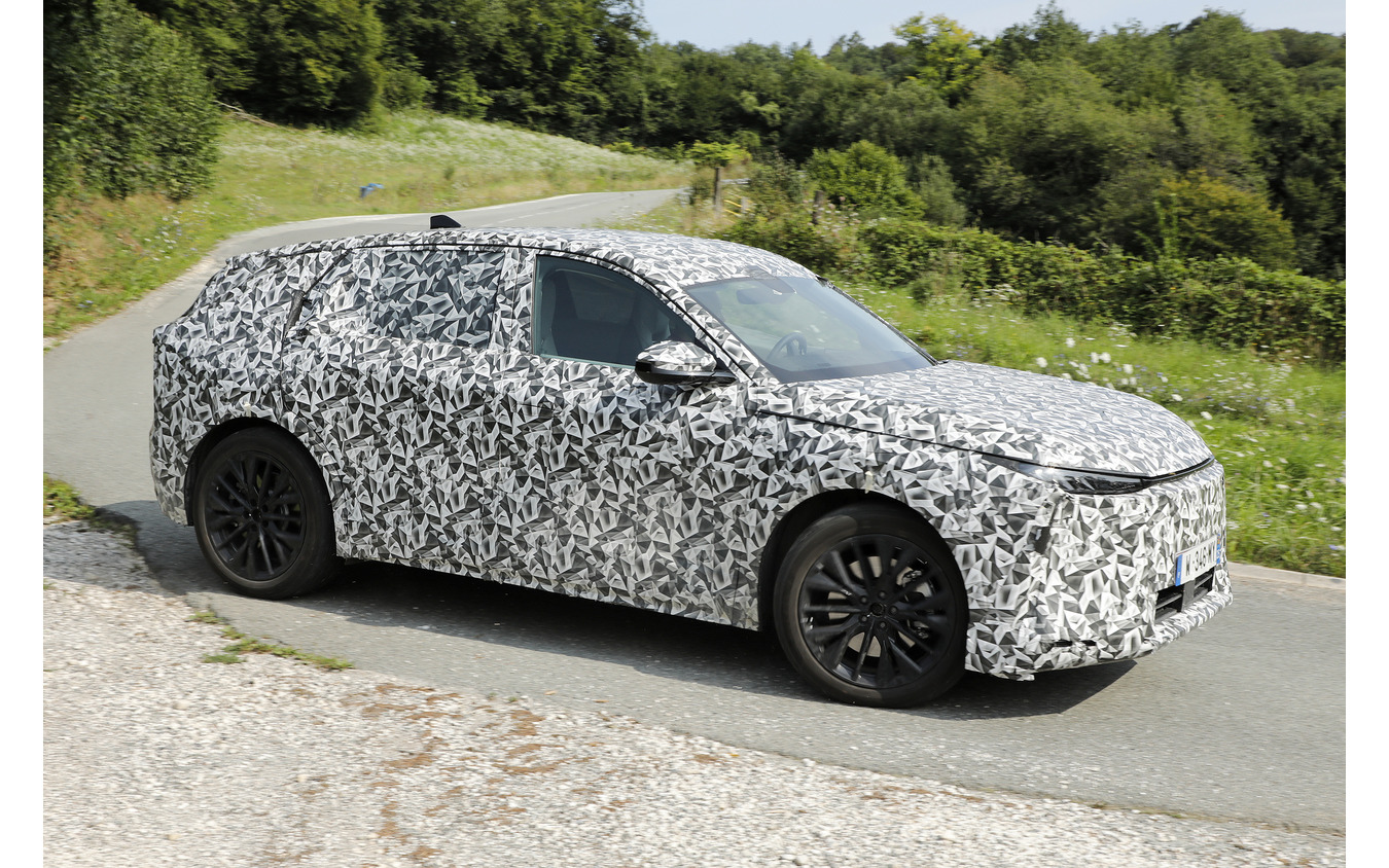 DS 7 次期型のプロトタイプ