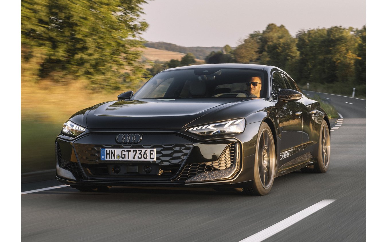 アウディ『RS e-tron GT performance exclusive edition』