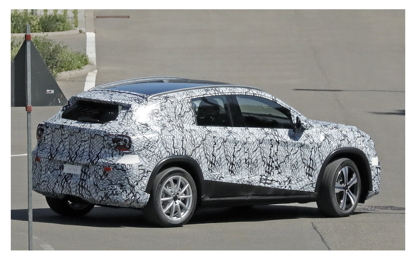 メルセデスベンツ GLA 次期型のプロトタイプ