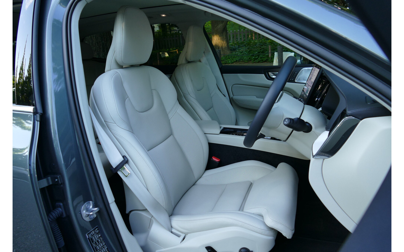 ボルボ XC60 Ultra B5 AWD