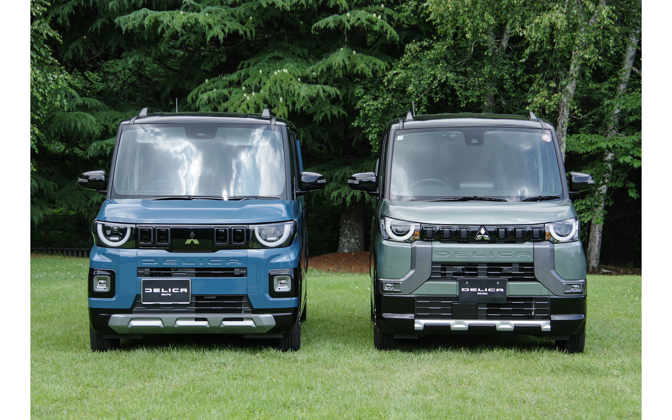三菱 デリカミニ 新型(左)と従来型(右)のフロントマスク