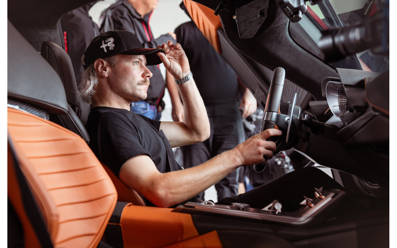 アルファロメオ『33ストラダーレ』をテストしたF1ドライバーのバルテリ・ボッタス選手