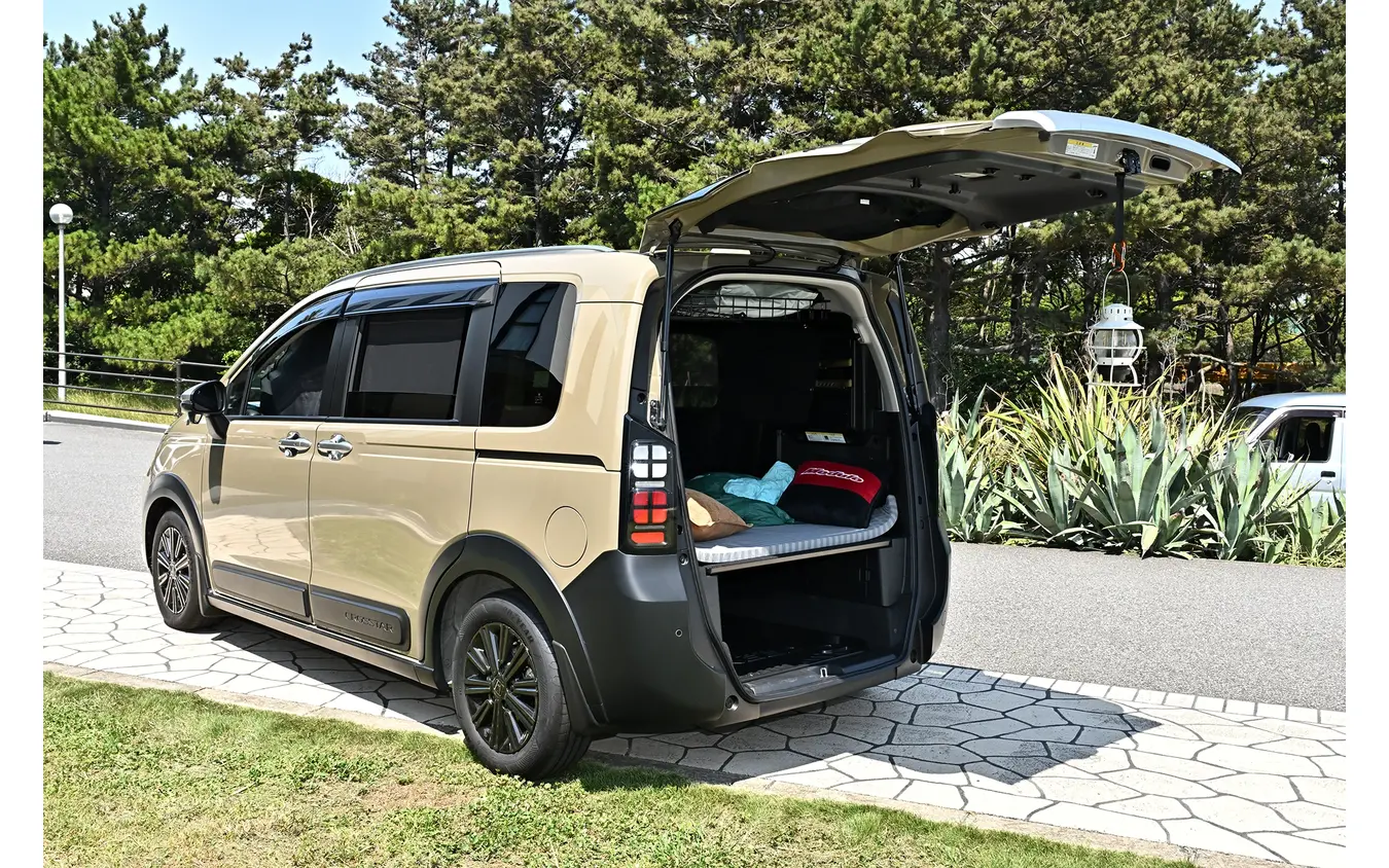 車中泊仕様のe:HEV CROSSTAR