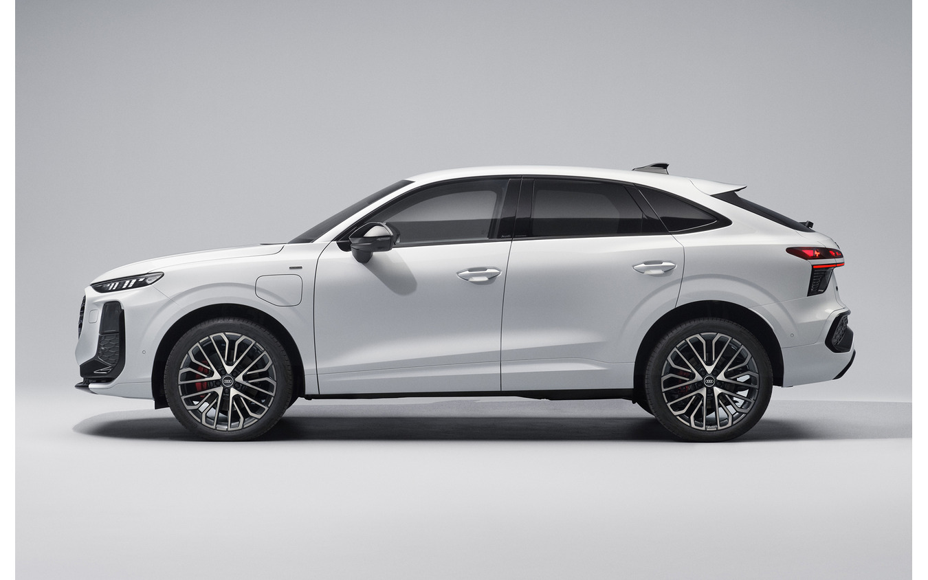 アウディ Q3スポーツバック eハイブリッド新型