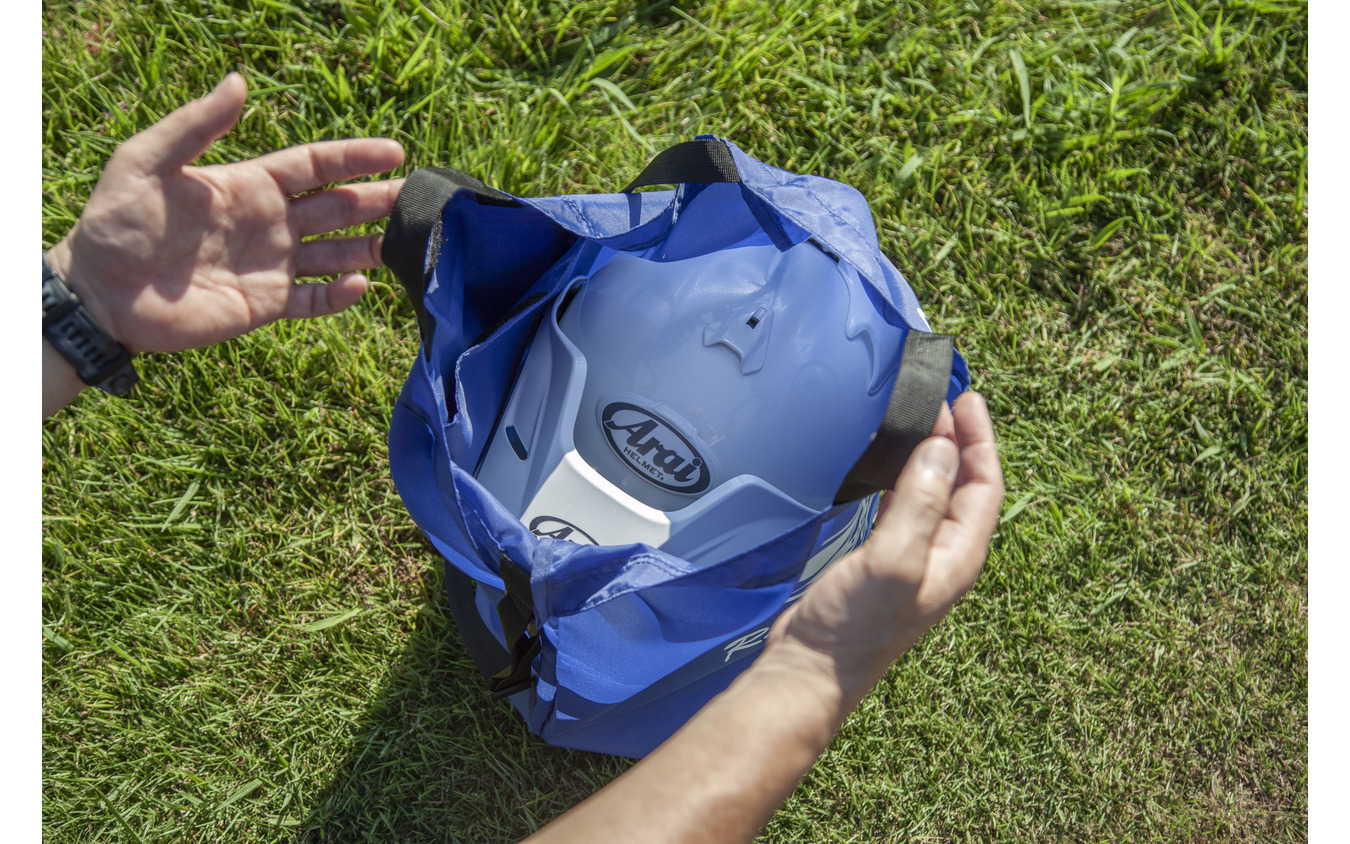 アライ「ポケッタブルヘルメットトートバッグ」