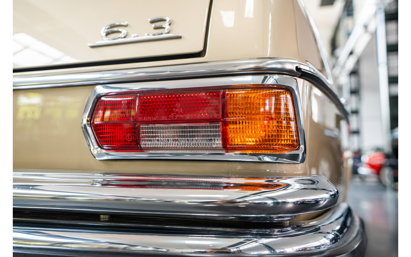 メルセデスベンツ300SEL6.3