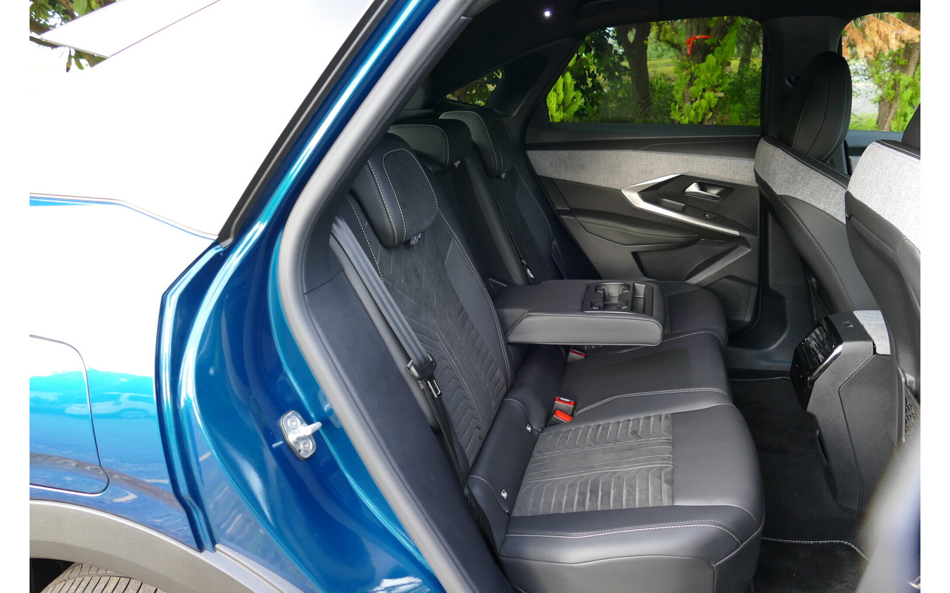 プジョー3008 GT HYBRID アルカンターラパッケージ