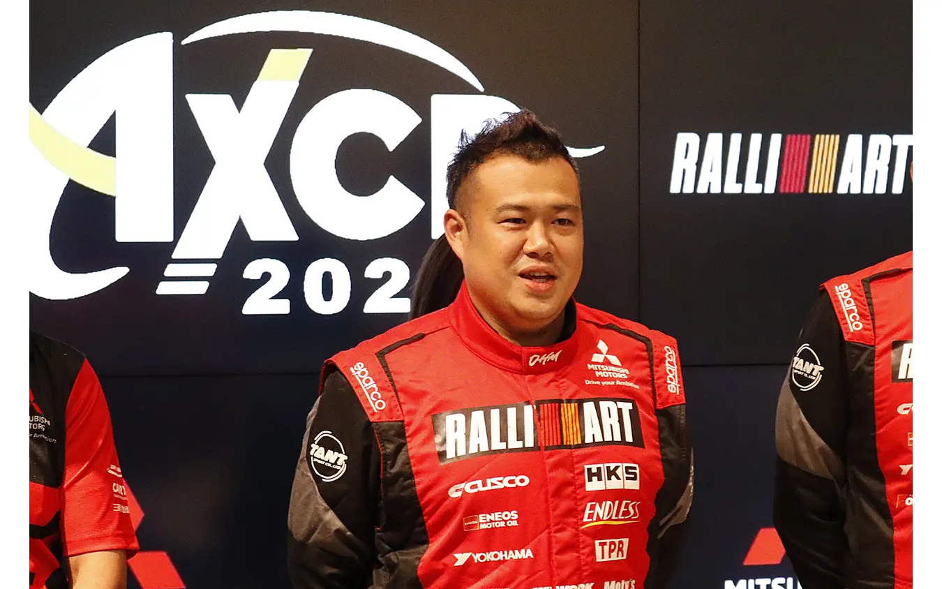 優勝した112号車のドライバーのチャヤポン・ヨーター選手