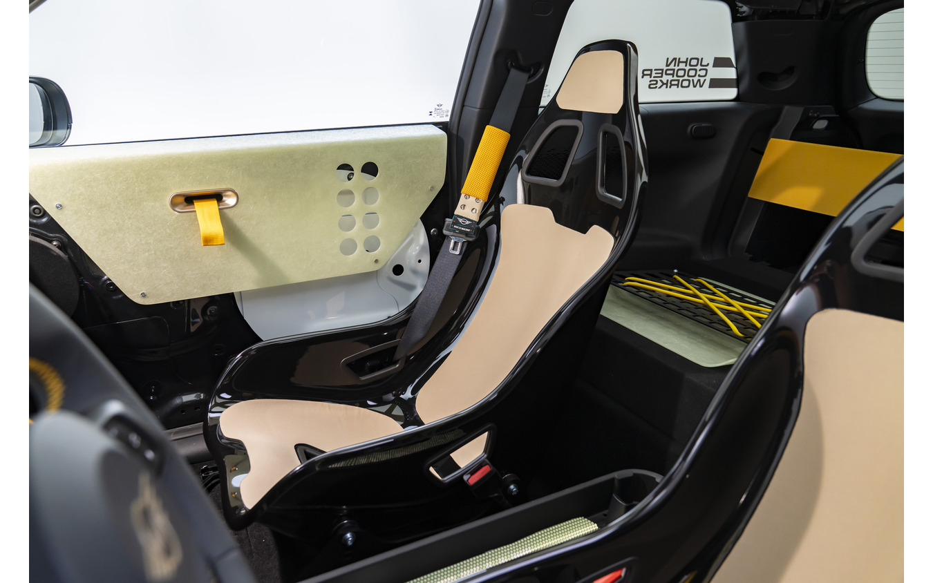 MINI JCW エレクトリック新型の「The Skeg」