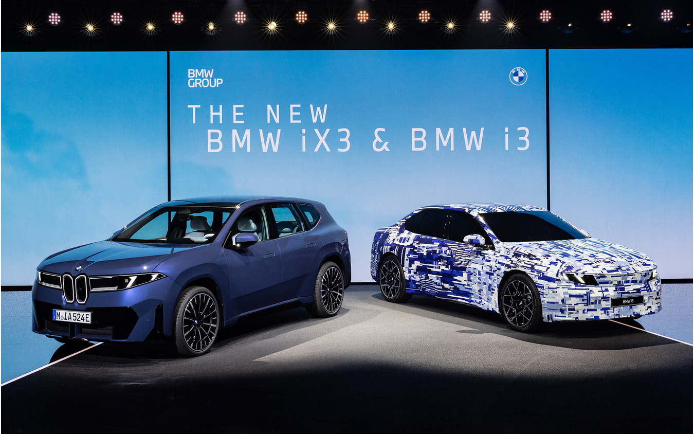BMW iX3(左)とi3セダンのプロトタイプ(右)