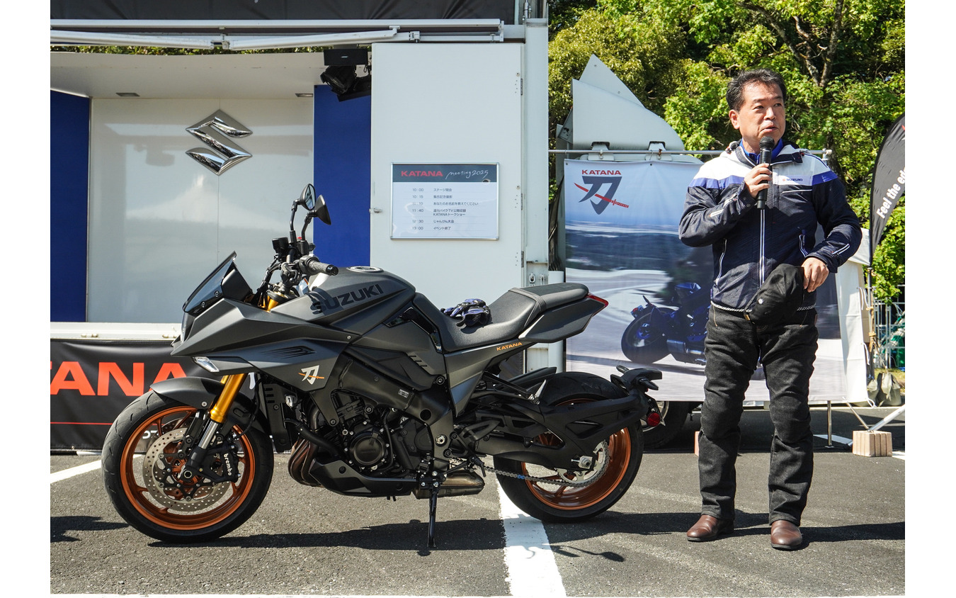 マットブラックの特別な『カタナ』で登場したスズキの二輪事業を統括する伊勢敬本部長