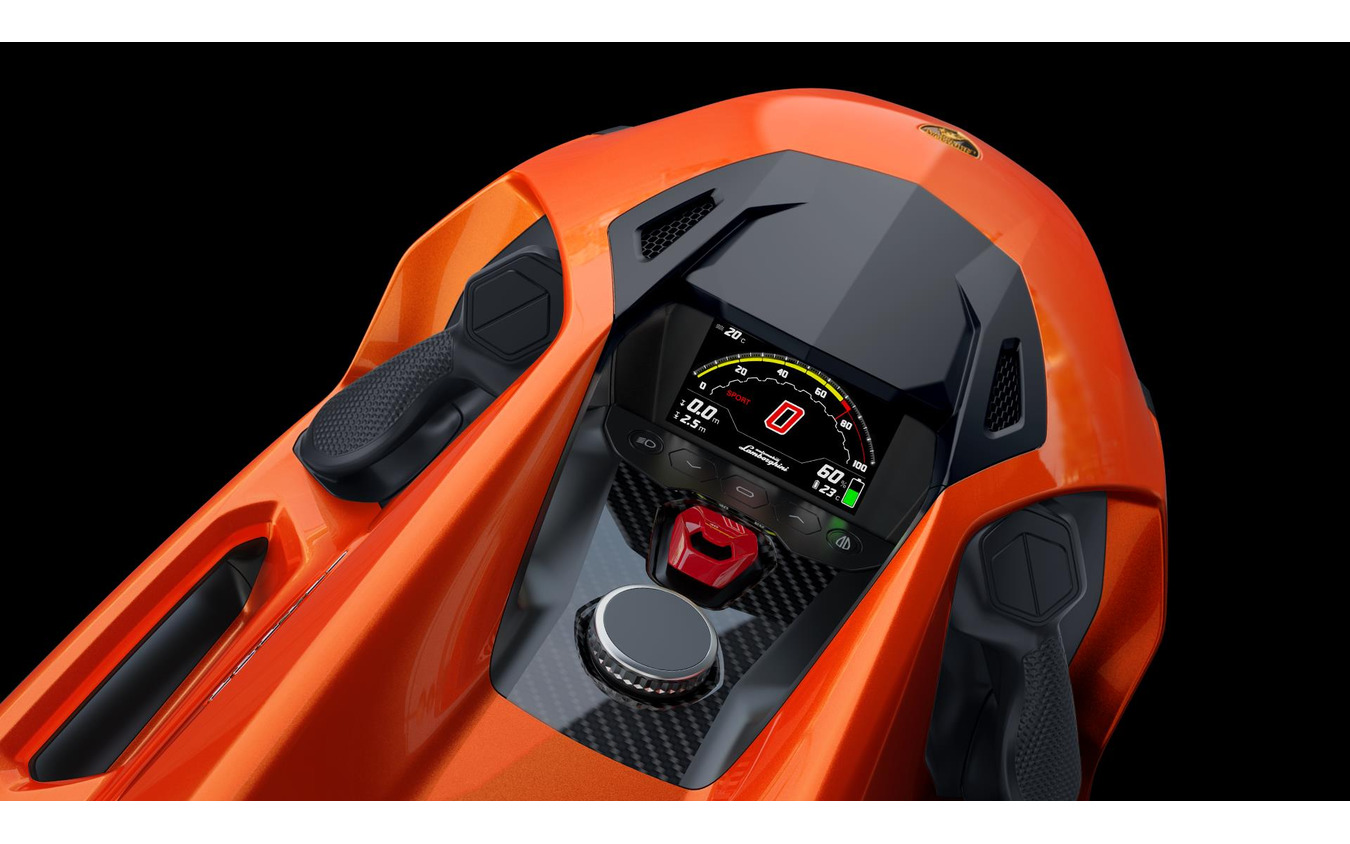 ランボルギーニとCAYAGOが共同開発した水中スクーター「SEABOB SE63」
