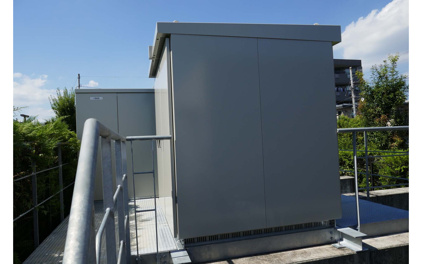 274区画すべてに充電設備を用意したため、変電施設「キュービクル」が準備された