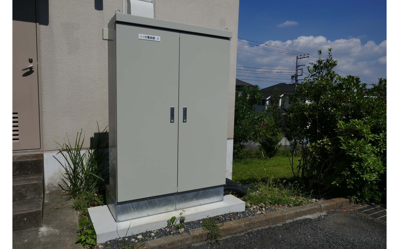 充電器の配電盤に役割を果たす「EV充電器盤」。各ブロックごとに設置されている