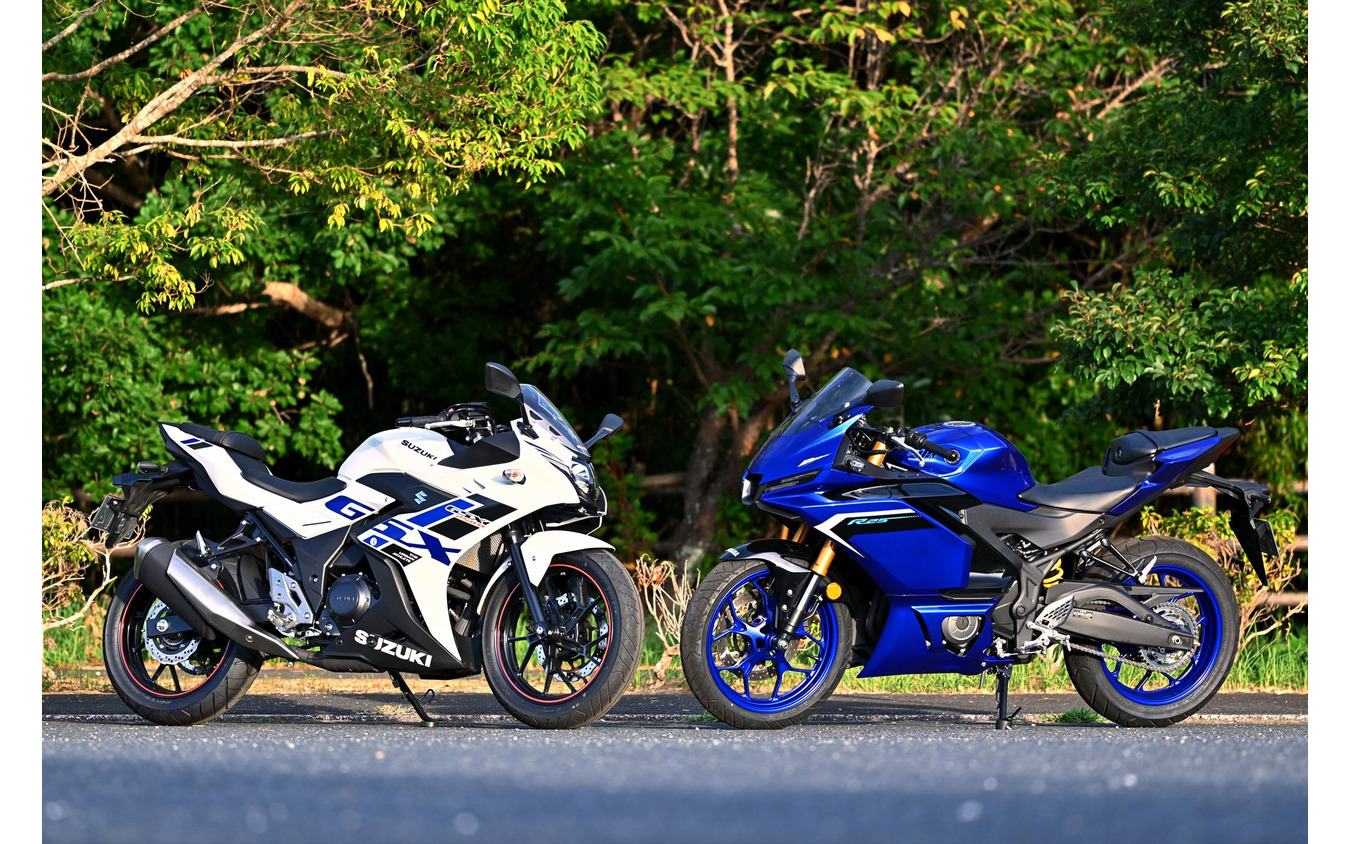 スズキ GSX250R（左）とヤマハ YZF-R25（右）