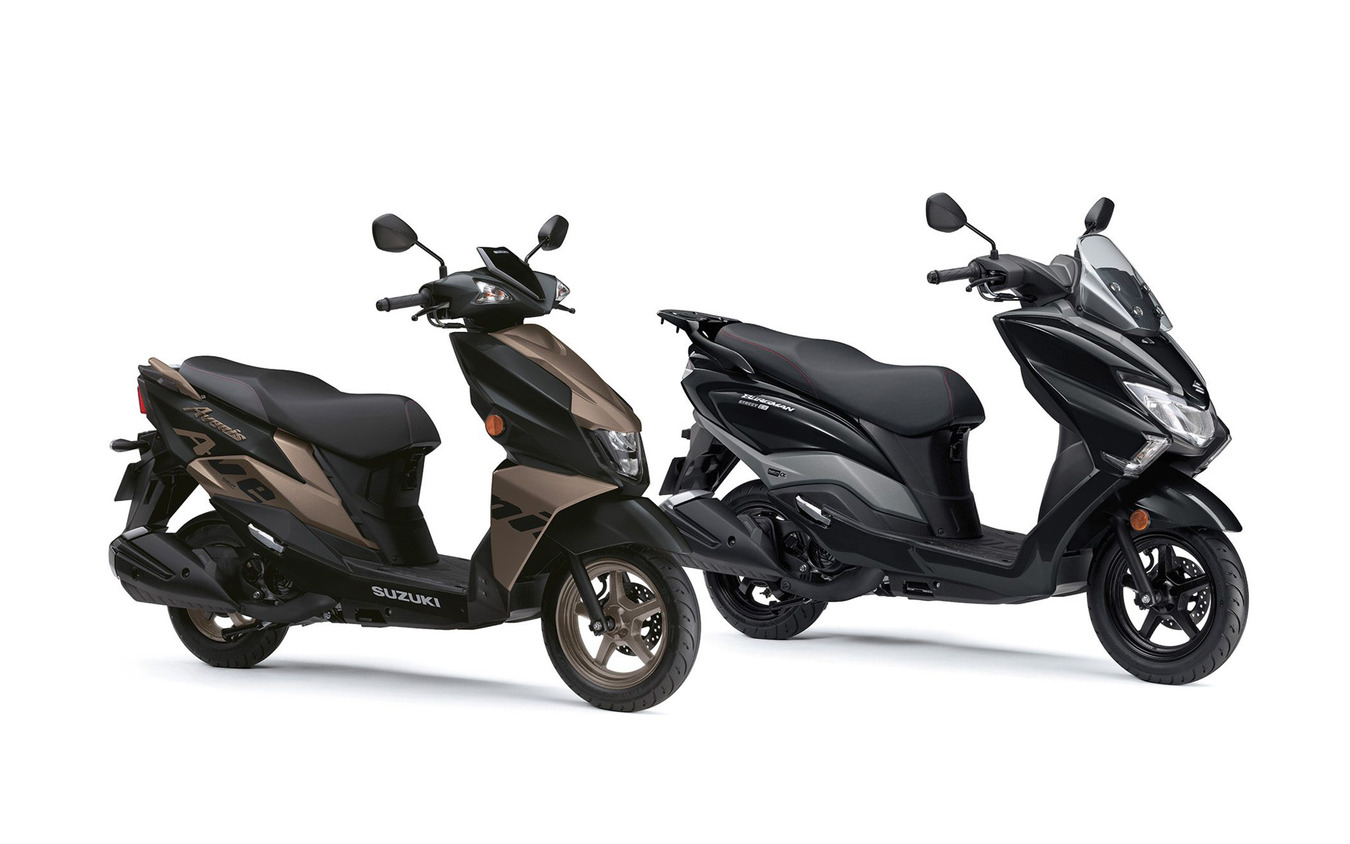 新色のスズキ アヴェニス125(左)とバーグマンストリート125EX