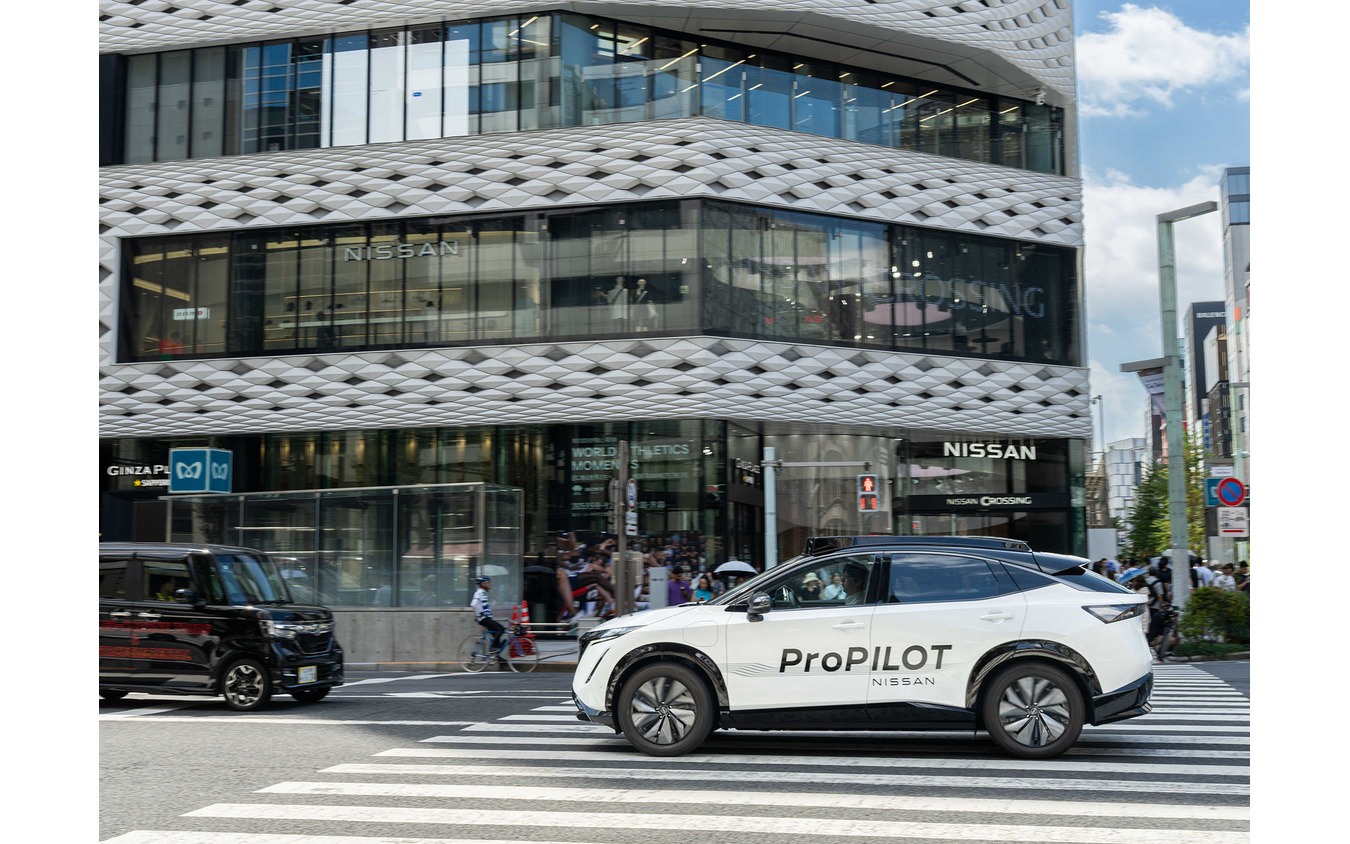 AI技術を搭載した次世代プロパイロットで、東京銀座の一般道路を手離し運転する日産アリア