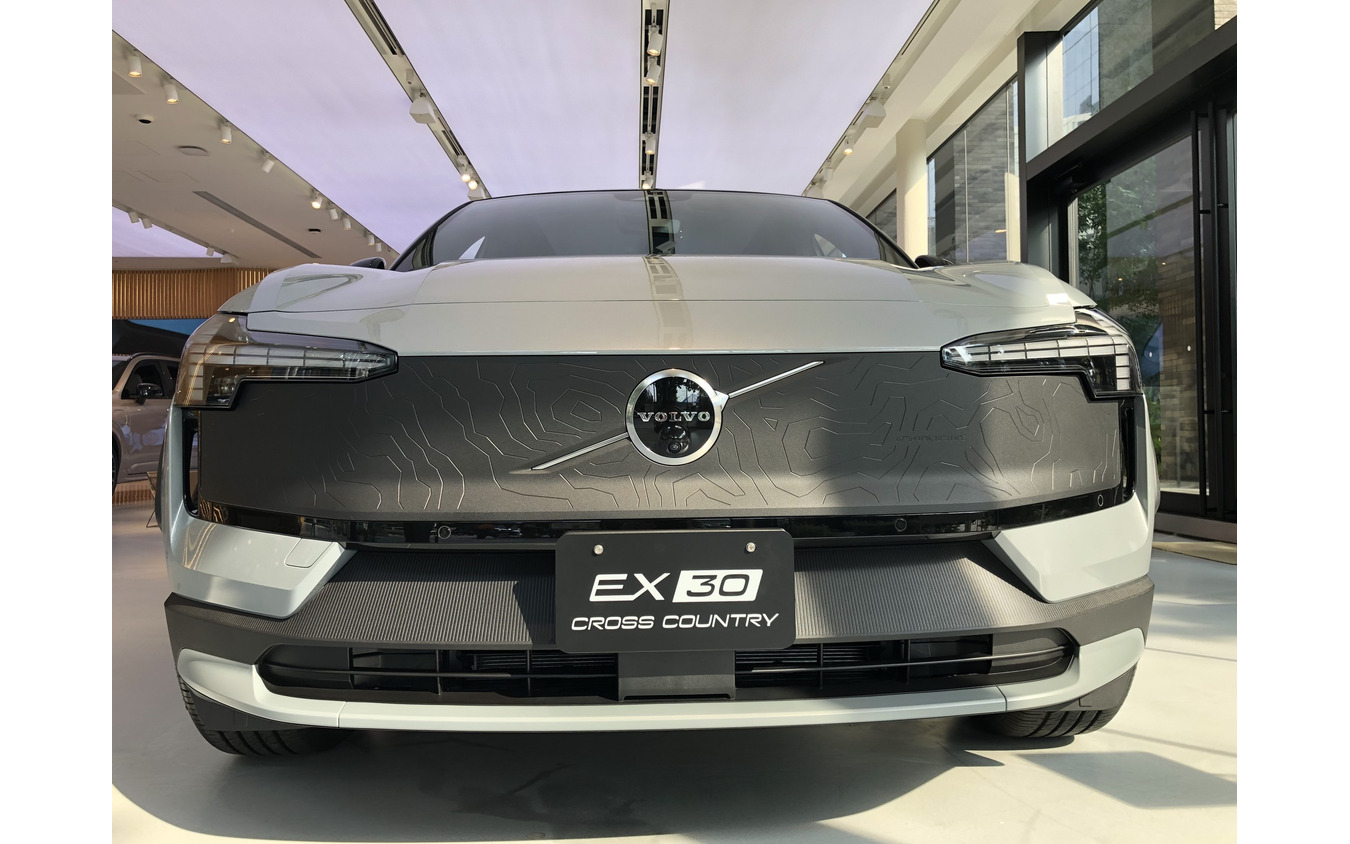 ボルボ EX30 Cross Country(クロスカントリー)