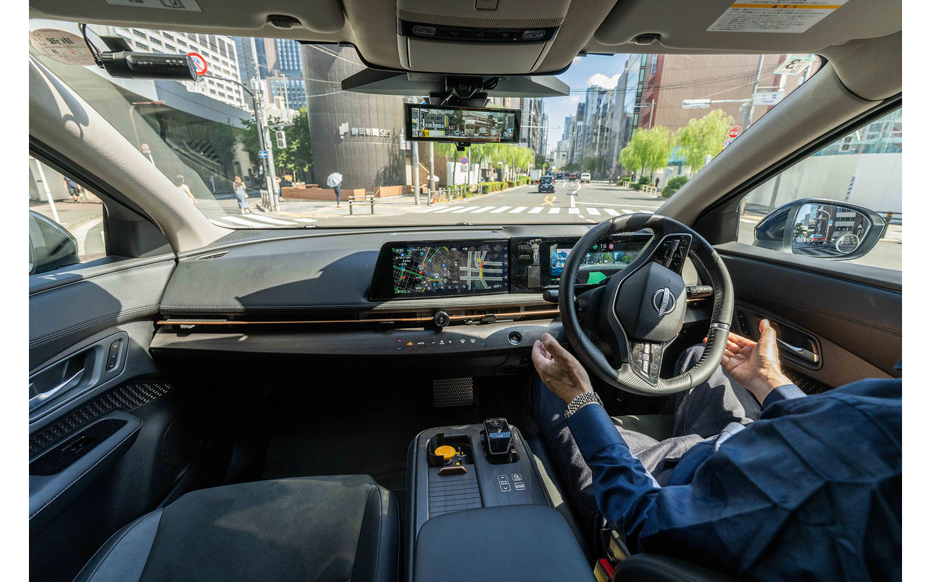 AI技術を搭載した次世代プロパイロットで、東京銀座の一般道路を手離し運転する日産アリア