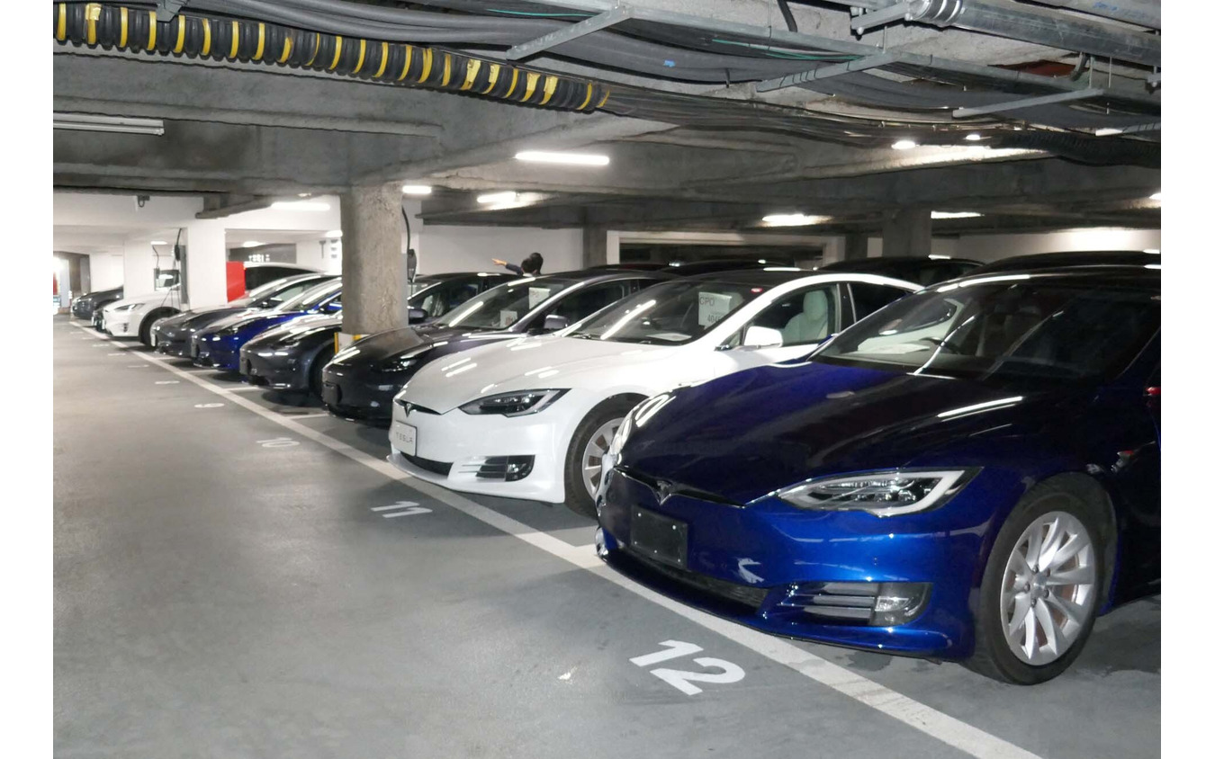 「テスラセンター千葉稲毛」の2階に新設されたテスラ認定中古車センター