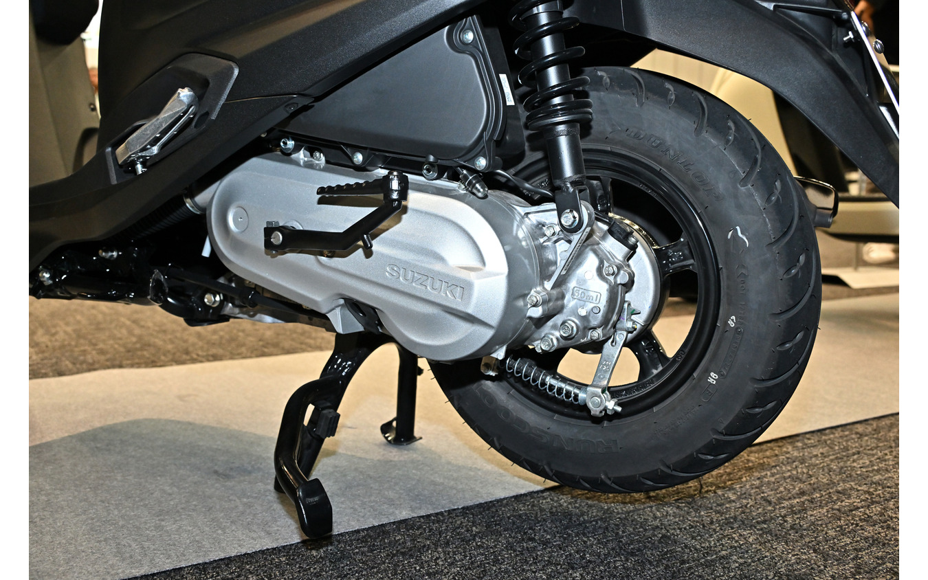 キックスターターも従来通り標準装備する新型アドレス125のエンジン