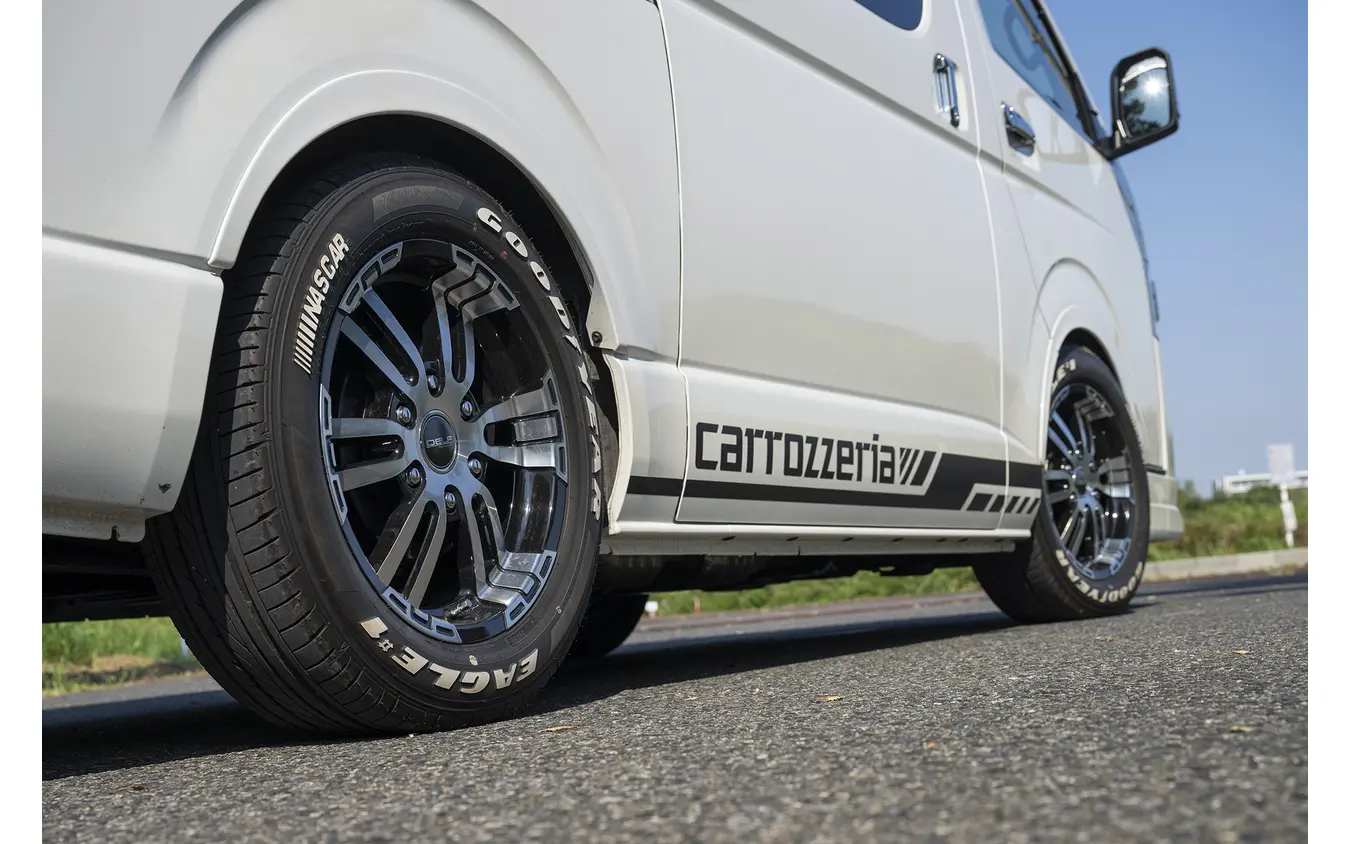 carrozzeriaデモカーのハイエース