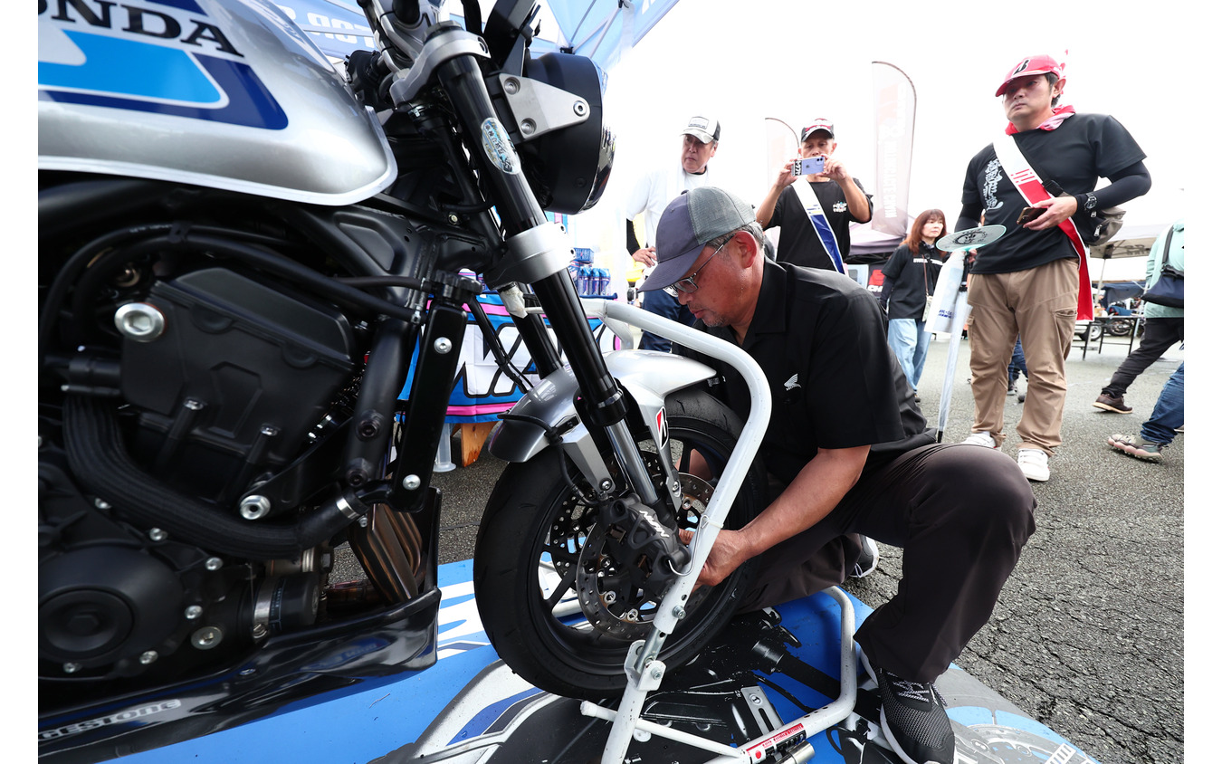 「鉄馬レース」に参戦したホンダ『CB1000F Concept』