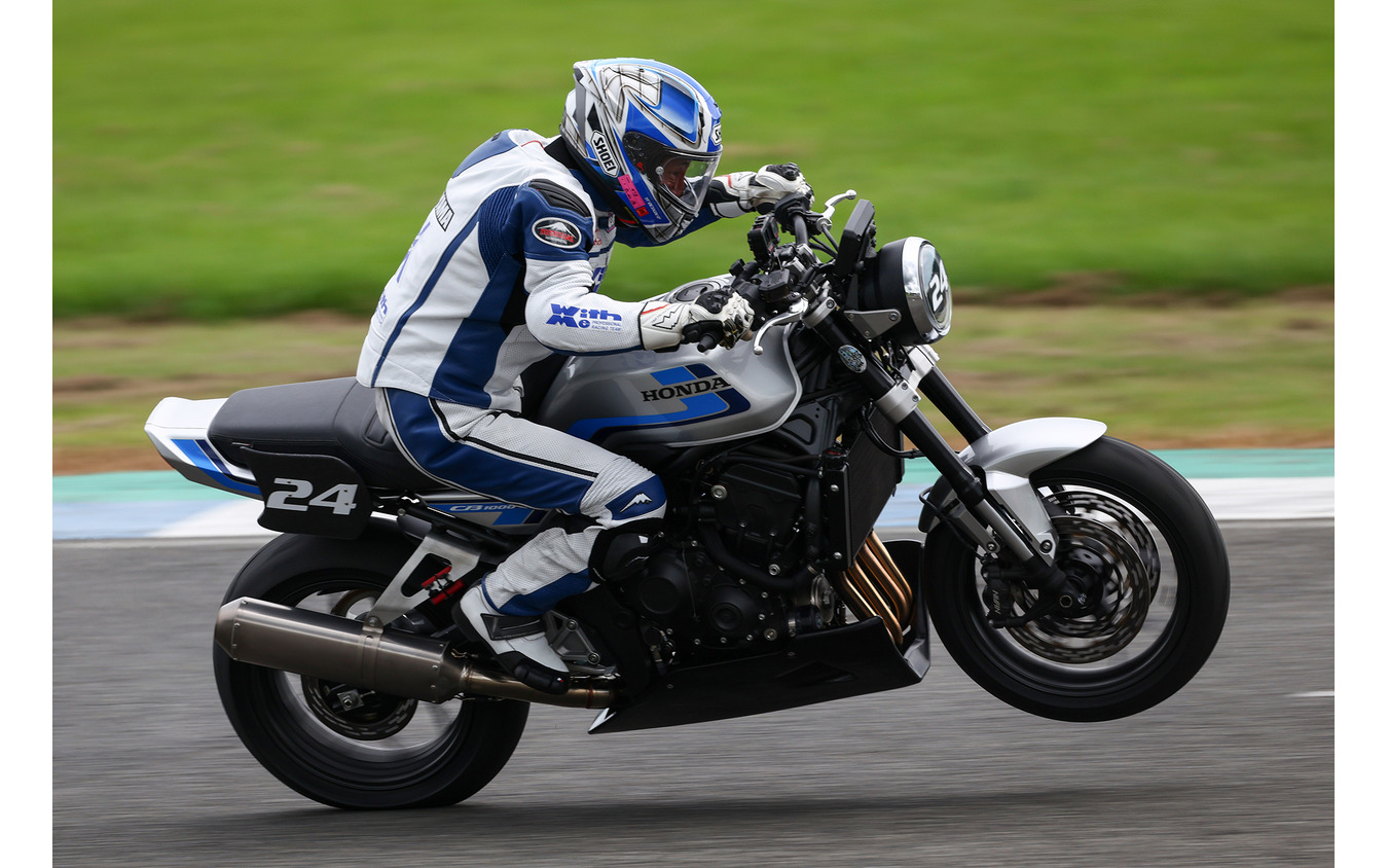 「鉄馬レース」に参戦したホンダ『CB1000F Concept』