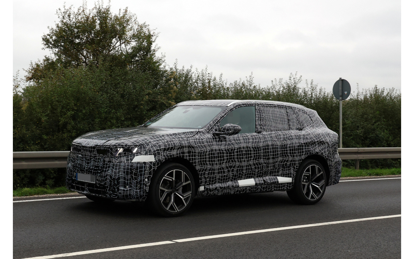 BMW iX5 次世代型のプロトタイプ
