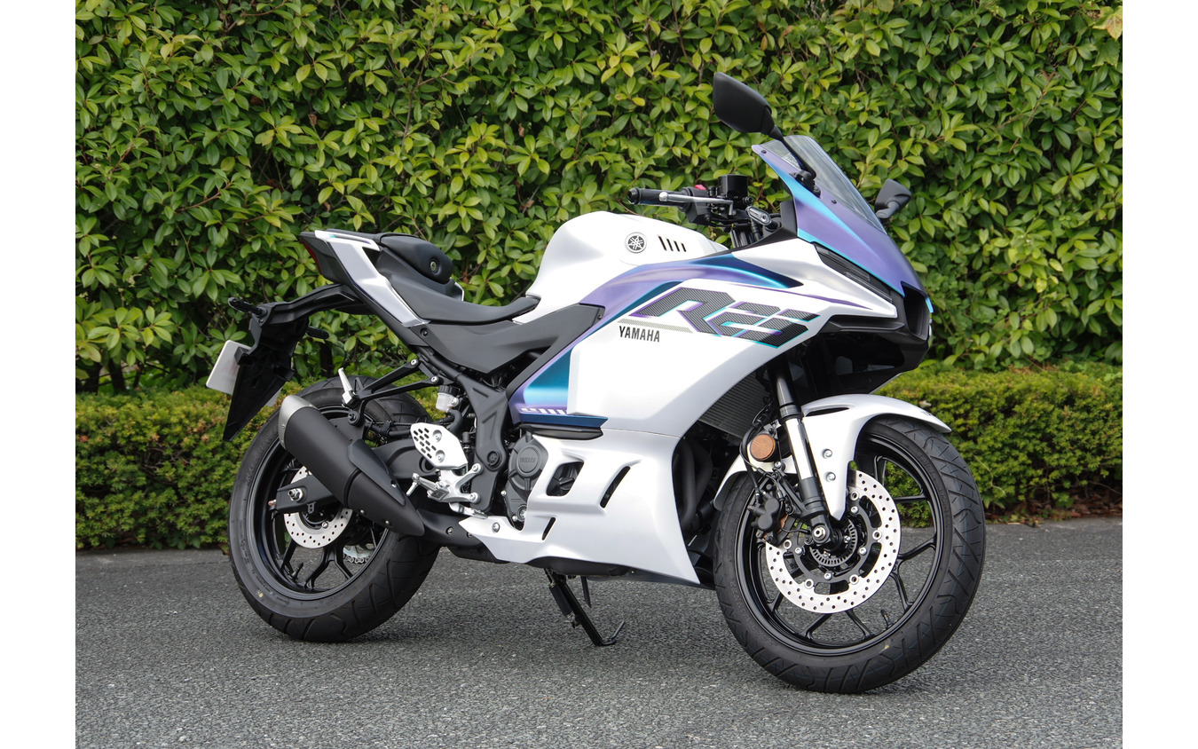 ヤマハ YZF-R25（マットパールホワイト）