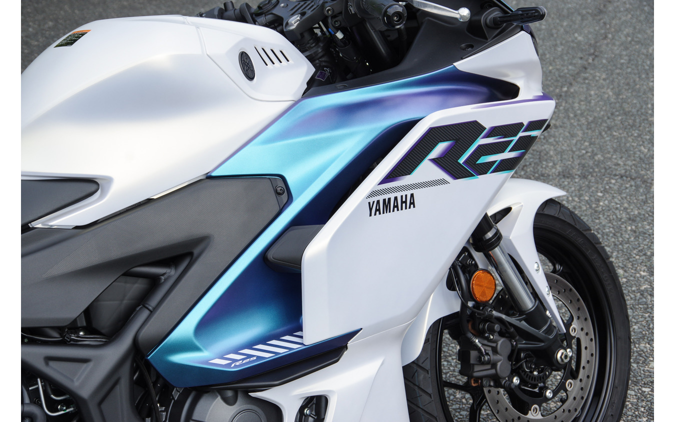 ヤマハ YZF-R25（マットパールホワイト）