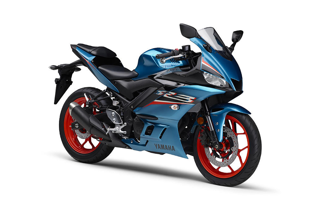 ヤマハ YZF-R25 2021年モデルの「シアン」カラー。強烈なインパクトがあった。