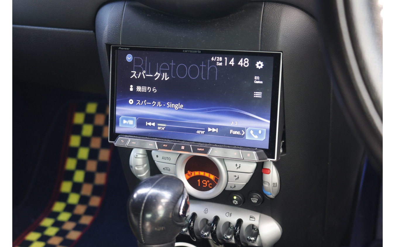 パワーアンプ、DSP、プレイヤーをまとめて引き受けているのがサイバーナビAVIC-CZ901-M。シンプルシステムの要のひとつ。