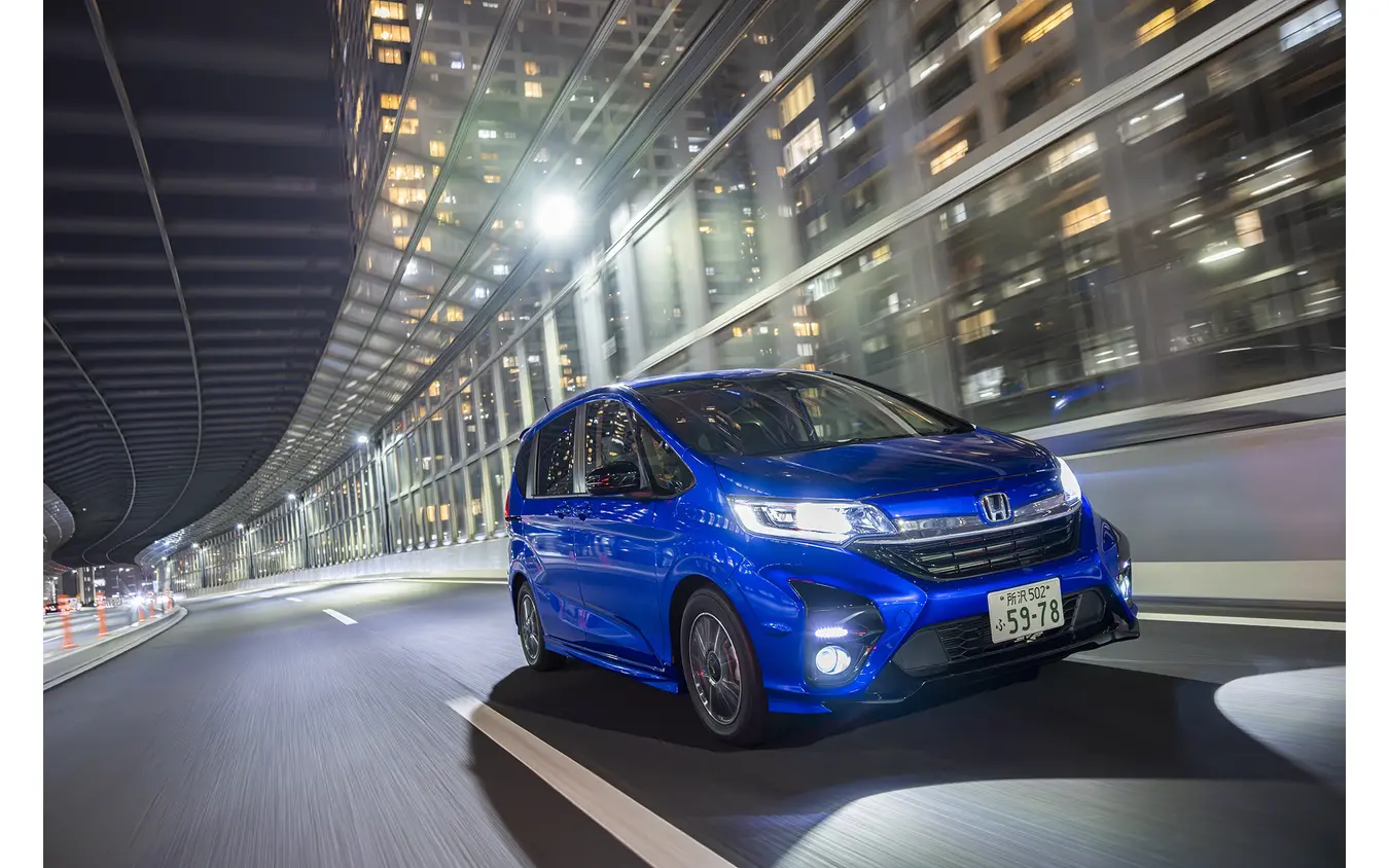 フレッシュキーパー施工後はボディーへの映り込みもクッキリ美しい