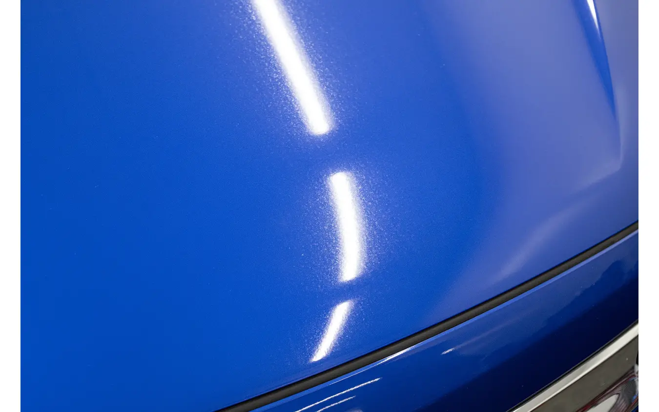 雨などで濡れて乾くとどうしてもしつこいウロコ状の汚れが付着する