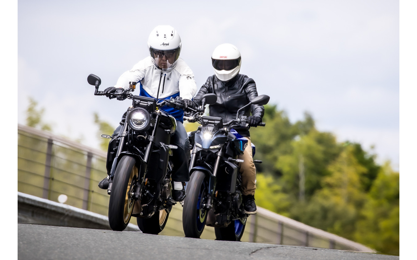 XSR900の設楽社長と、MT-09 Y-AMTの宮崎副編集長