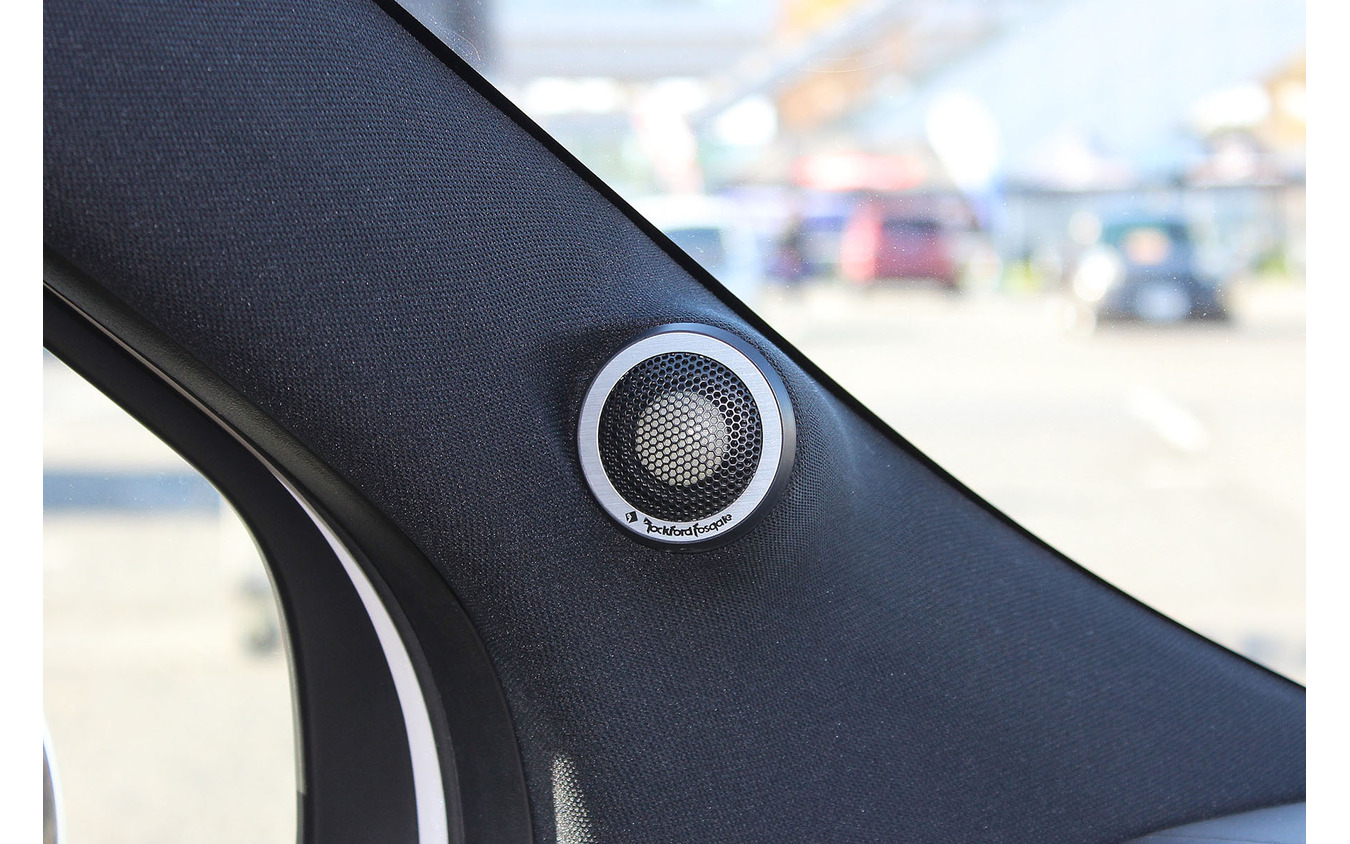 「サブウーファー」が搭載されたオーディオカーの一例(製作ショップ:カーファイ<神奈川県>)。