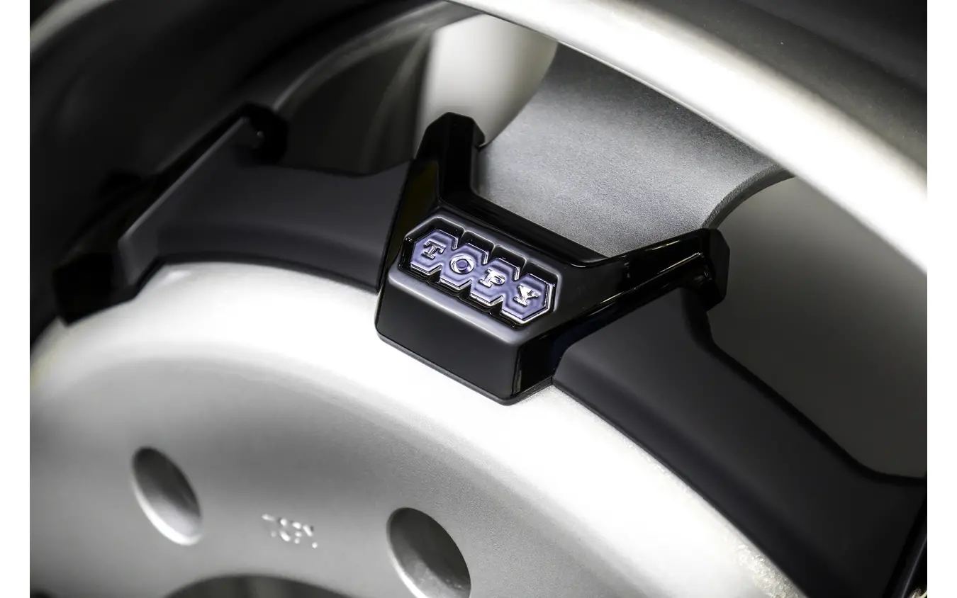 商用車用ナット緩み検知ホイール（TOPY GREEN WHEEL TECHNOLOGY)