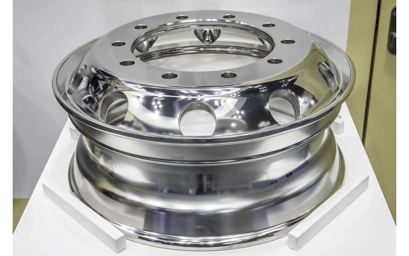 商用車用鍛造アルミホイール