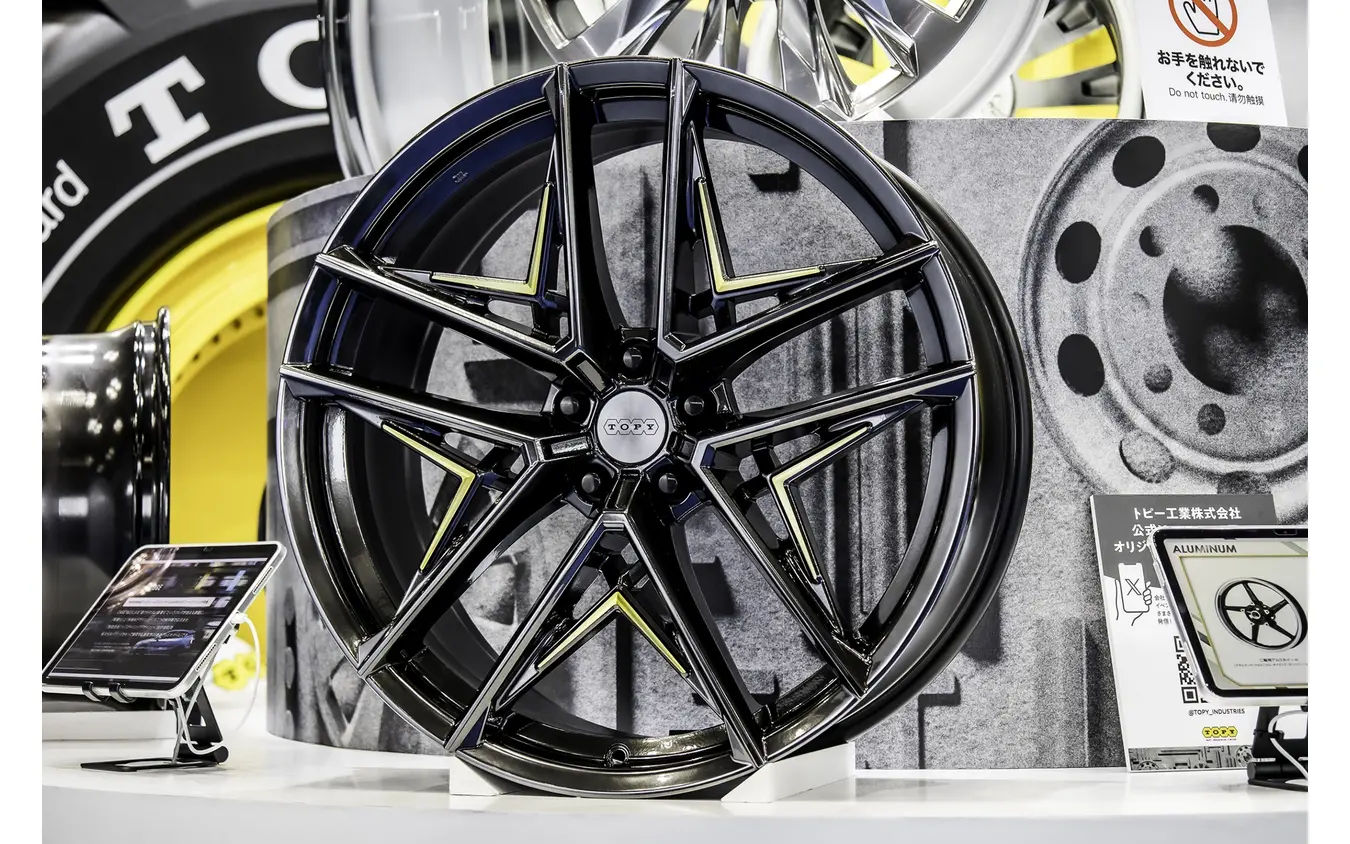 22インチ大径超軽量アルミホイール