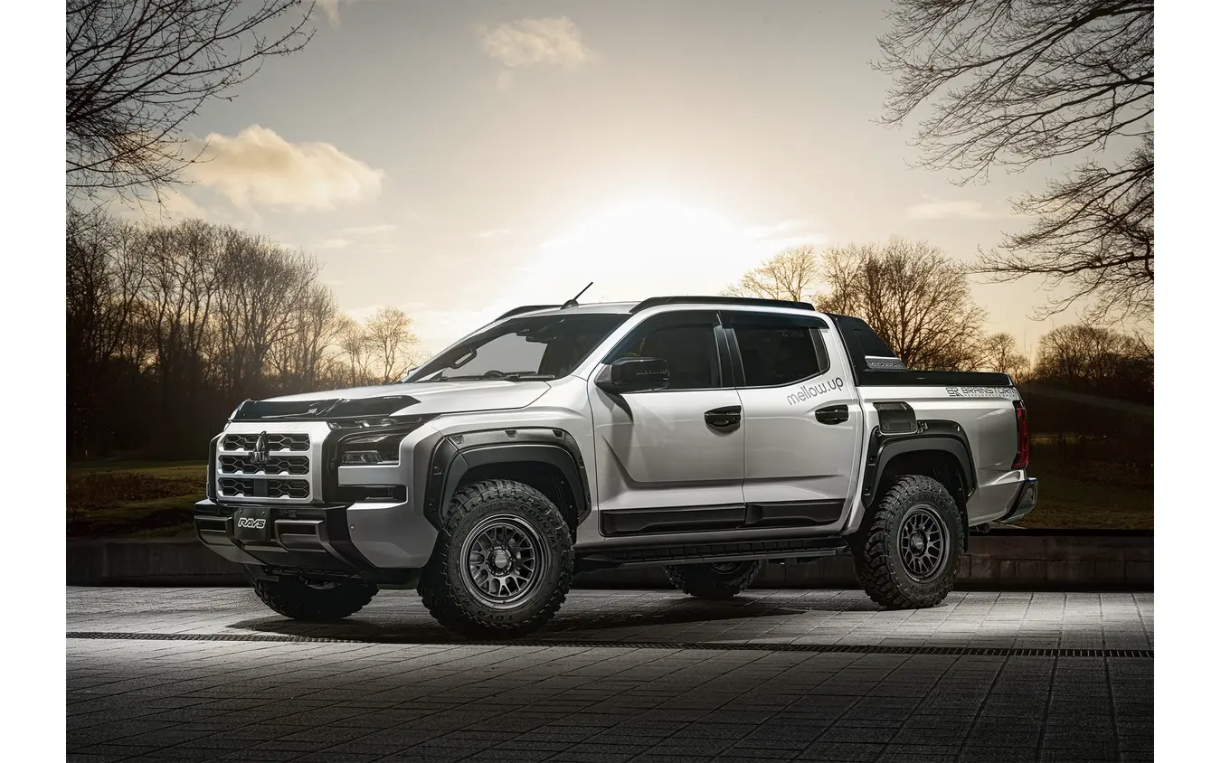 レイズ ホムラ 2x9L-RA セミグロスブラック × ミツビシ トライトン