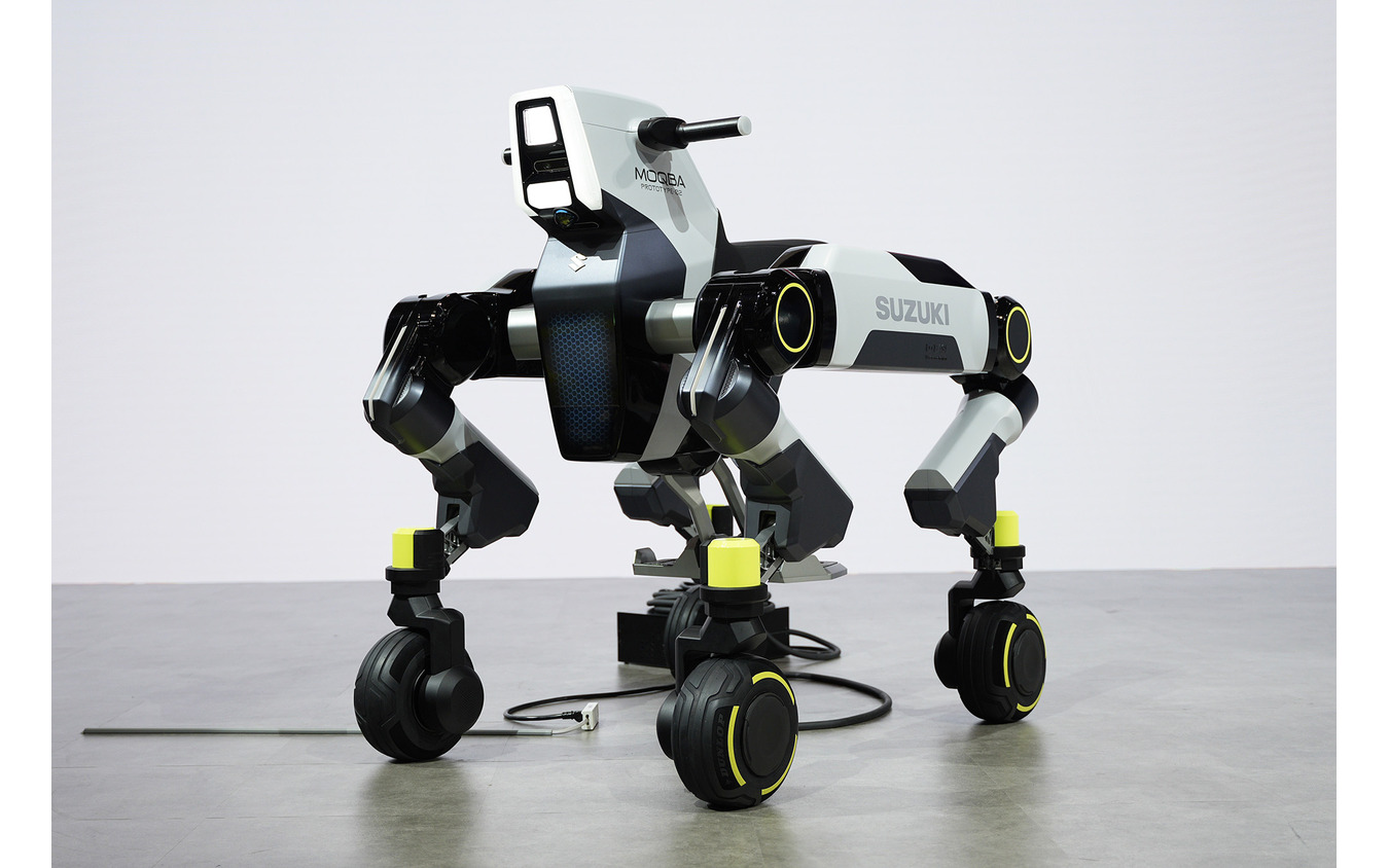 スズキの次世代四脚モビリティ「MOQBA（モクバ）2」（ジャパンモビリティショー2025）