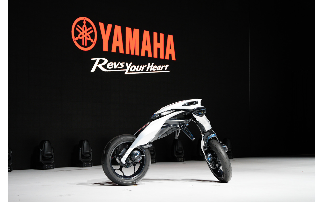 ヤマハ MOTOROiD:Λ(ジャパンモビリティショー2025)