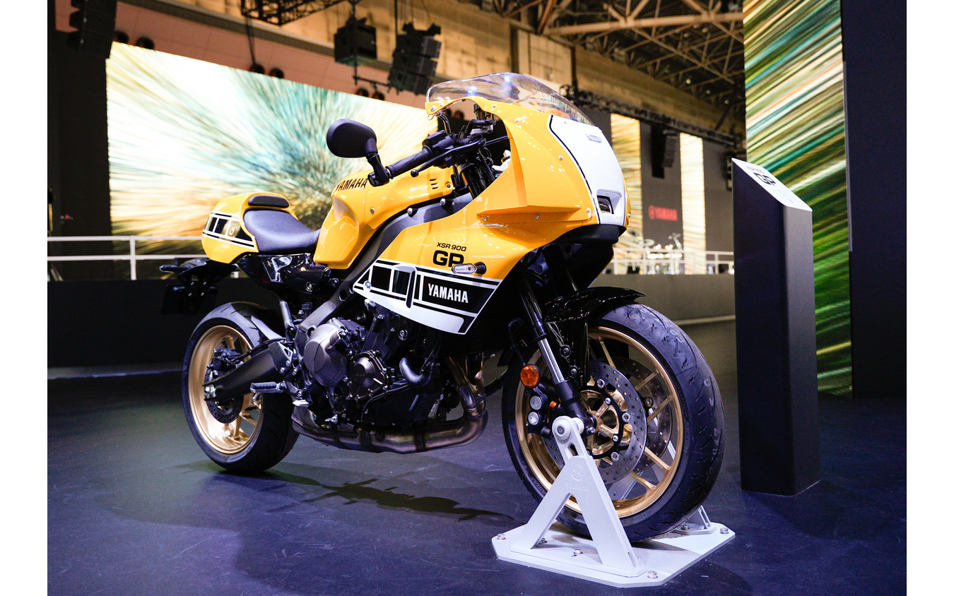 「レジェンドイエロー」のヤマハ XSR900GP 2026年モデル(ジャパンモビリティショー2025)