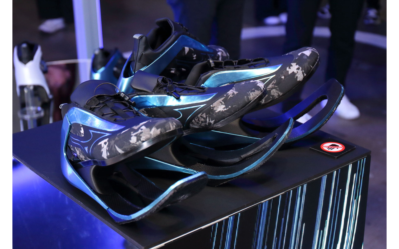 ミズノのCFRP板バネフットギアコンセプトモデル「MOBILARIA β」